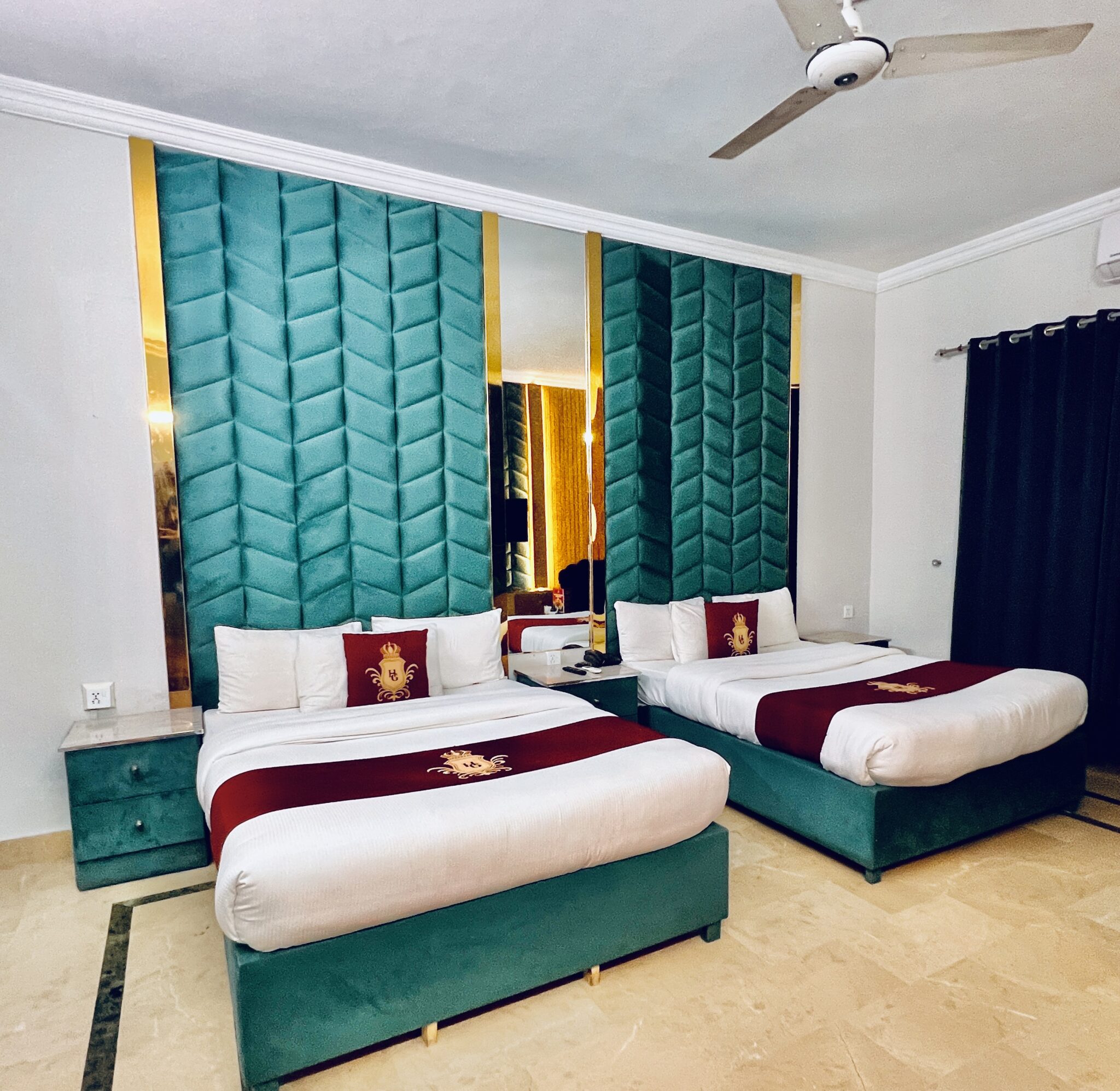 rwin double bed room